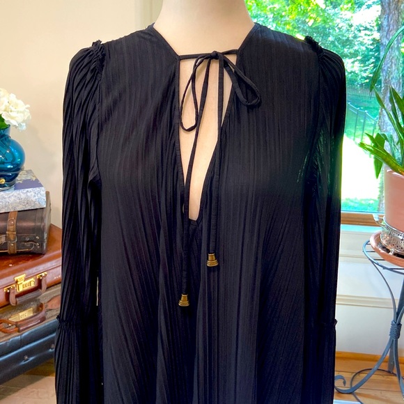 Free People Can't Help It Plisse Black Bell Sleeve Mini Dress Size
Medium - Picture 4 of 9